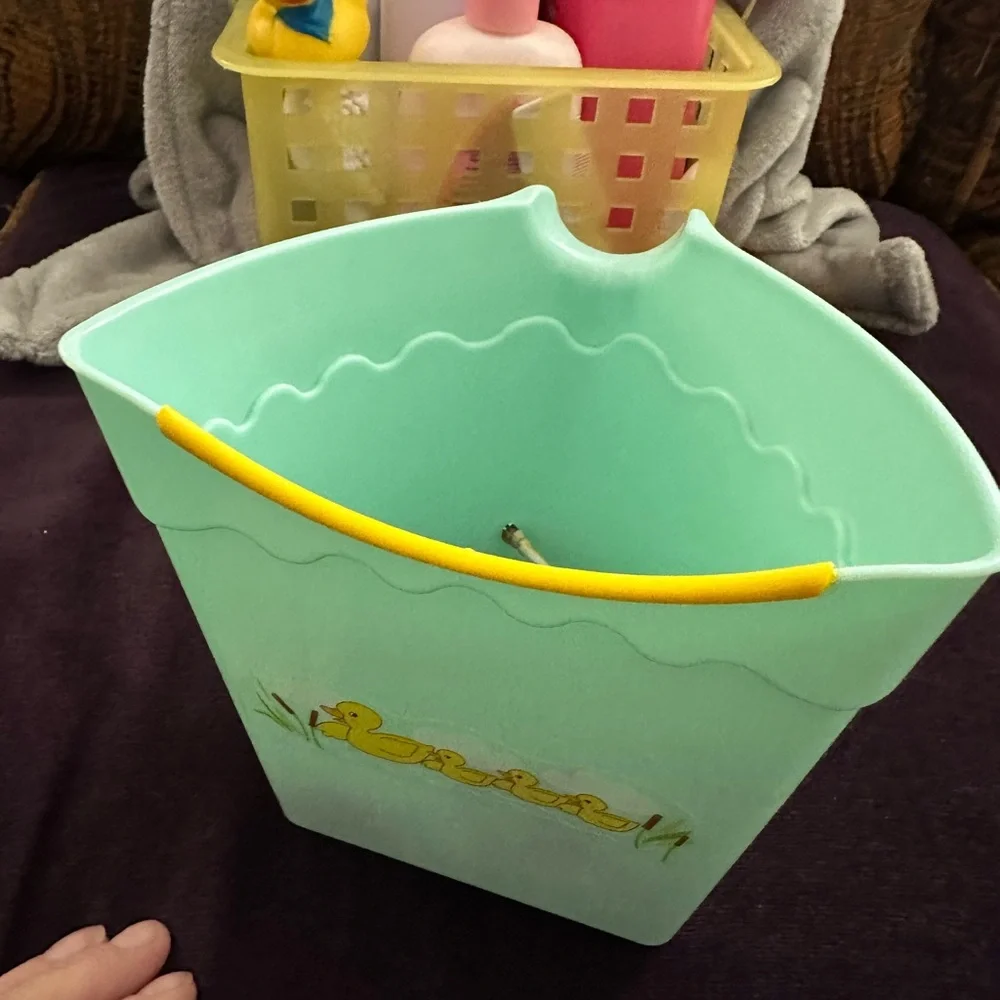 20 piece Bath Set with Yellow Water Temperature Duck 1-3 month Robe with Ears